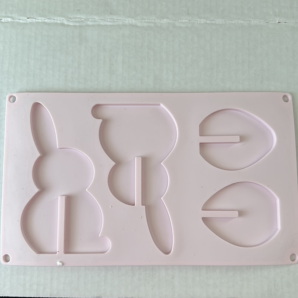 🔵 NWOT Easter Egg Bunny Boulevard Silicone Baking Mold- 3 Available